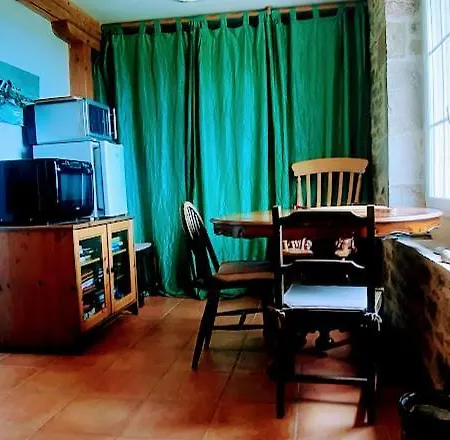 Oda ve Kahvaltı D'hotes Le Foursou 3*